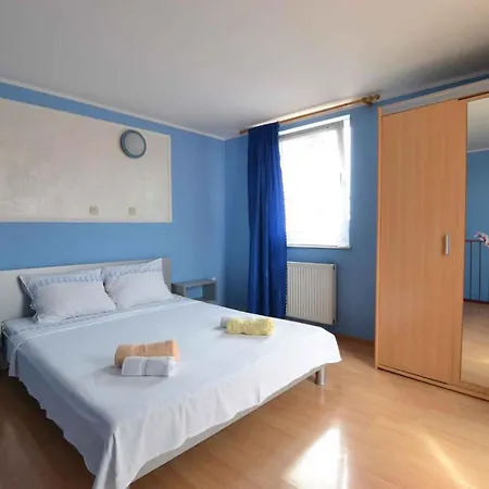 Two-bedroom In Pula Viii *
