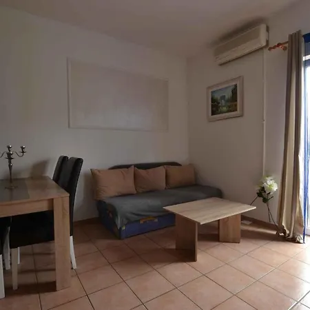 Two-bedroom In Pula Viii Appartement Vintijan