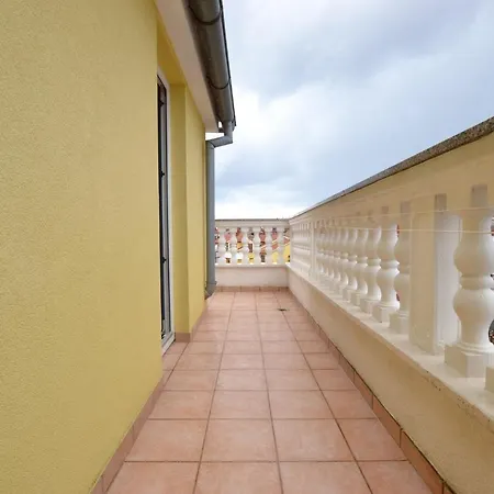Two-bedroom In Pula Viii *