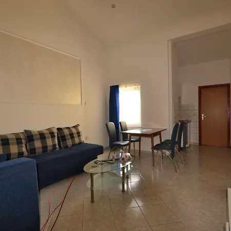 Two-bedroom In Pula Viii Apartament Vintijan