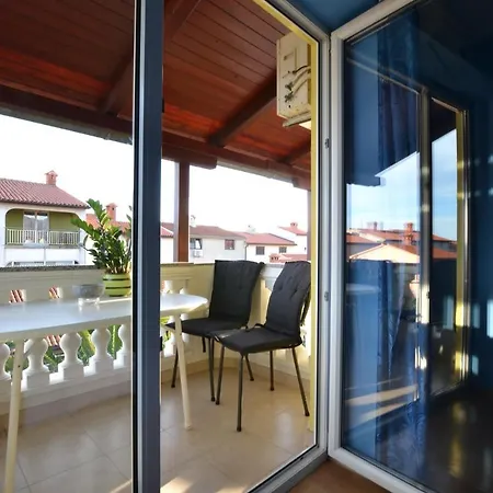 Two-bedroom In Pula Viii * Vintijan