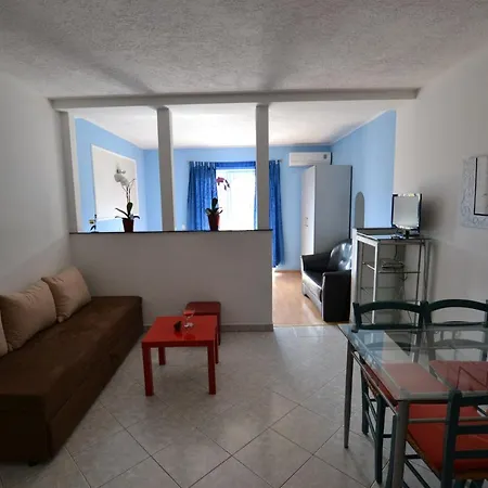 Two-bedroom In Pula Viii Appartement Vintijan