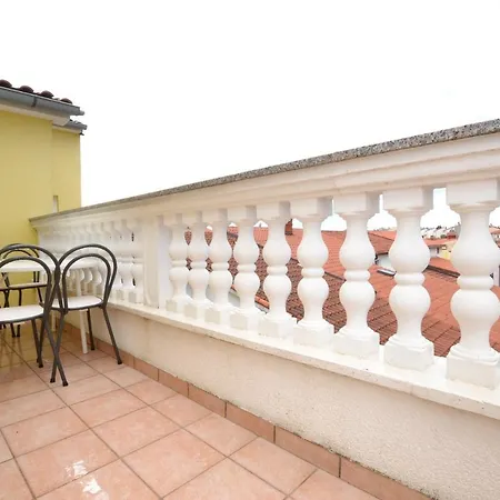 Two-bedroom In Pula Viii Appartement *