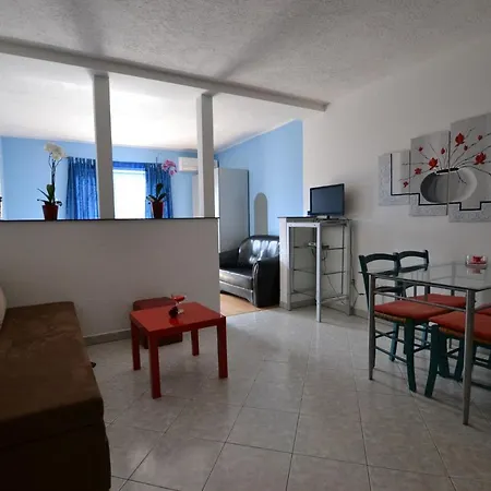 Appartement Two-bedroom In Pula Viii